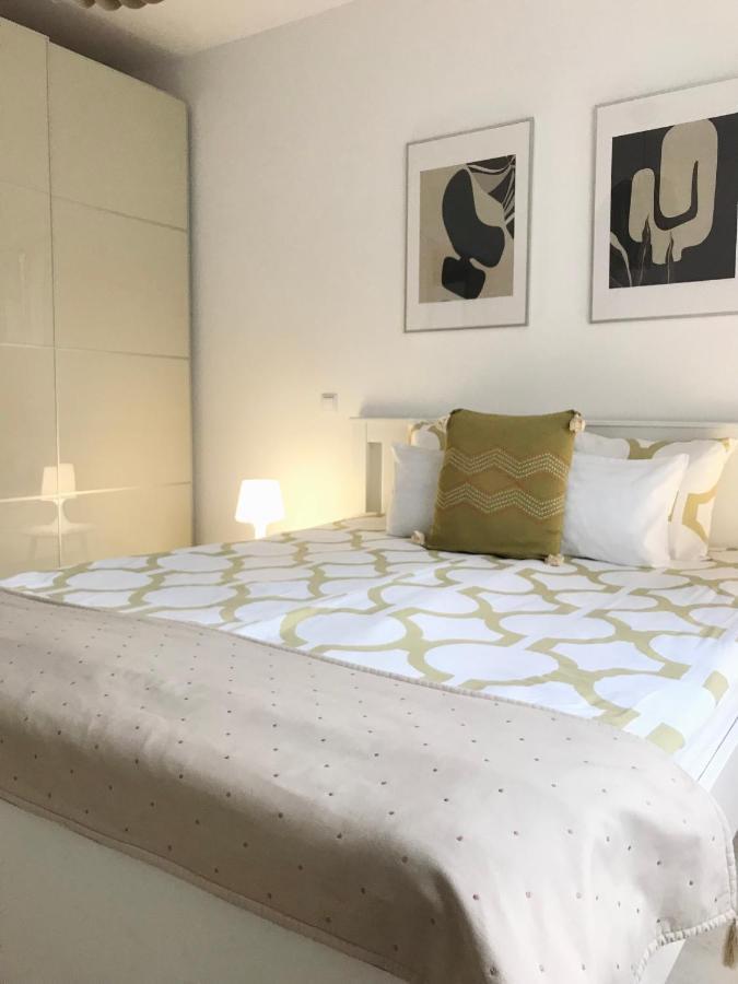 Elizabeth Garden Premium Apartment ケチケメート エクステリア 写真